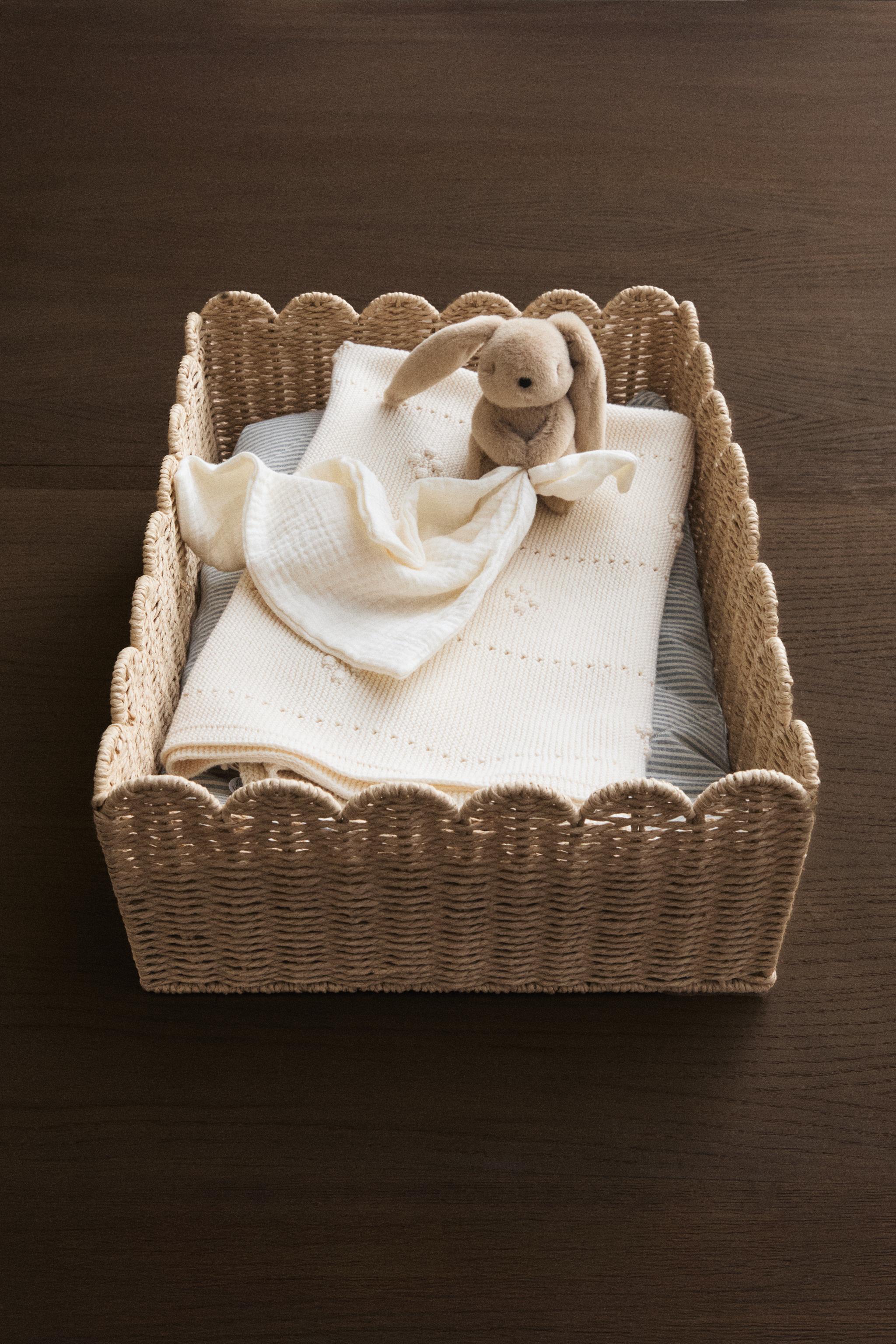 SCALLOPED MEDIUM BASKET